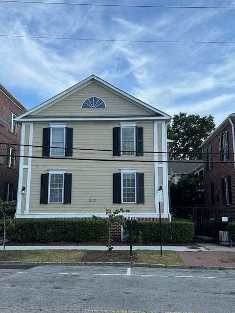 Featured Listing: 1-Bedroom Apartments along Red Cross Street